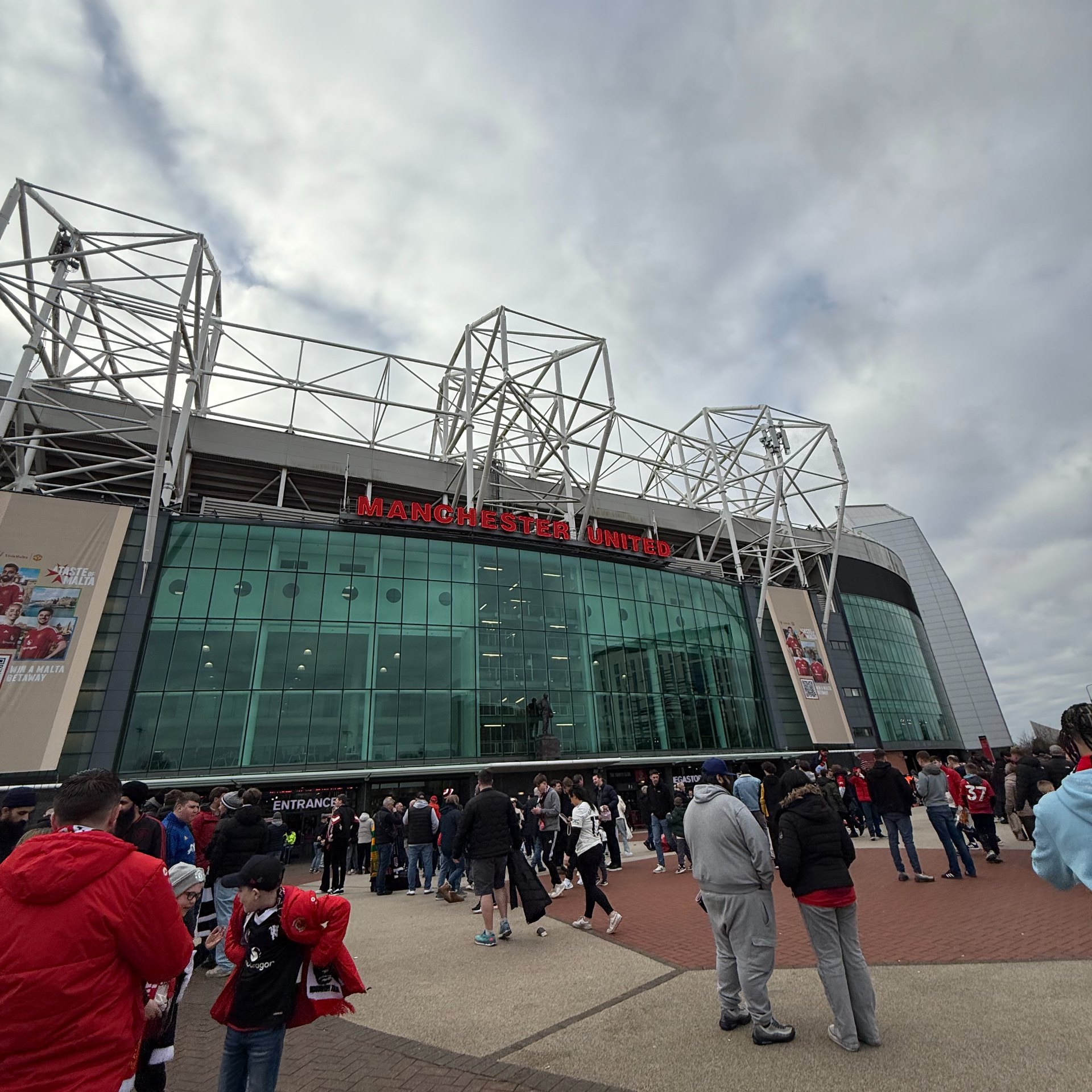 12eHomme photo : Old Trafford